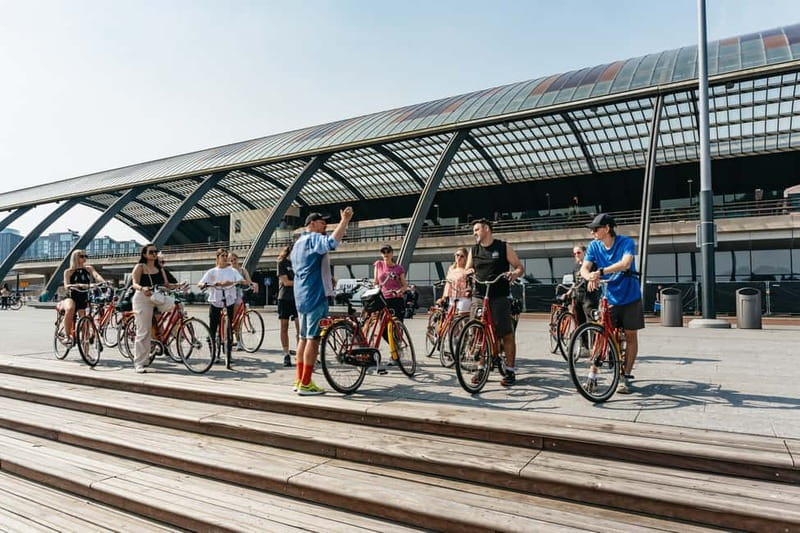 Amsterdam: Guided Bike Tour City Centre in EN/DE/FR/ES - Leidseplein and a break in Vondelpark
