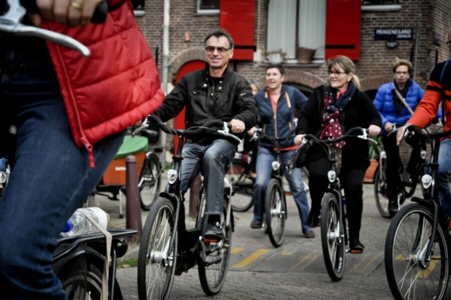 Amsterdam: Guided City Bike Tour in French - Why this bike tour is worth considering