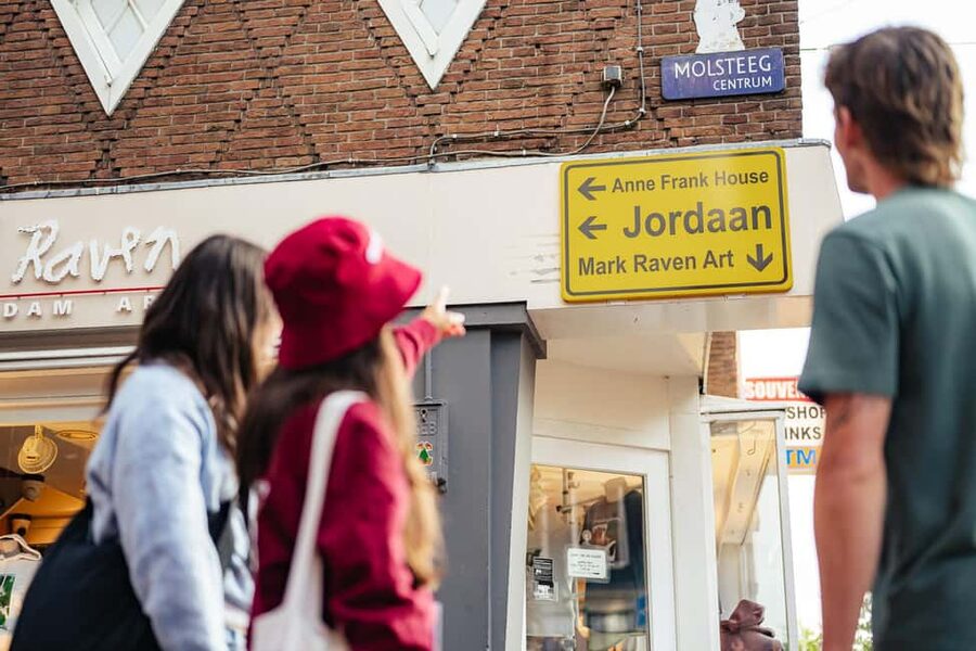 Amsterdam: Guided Cultural Food Tour in German or English - Starting beneath the white National Monument
