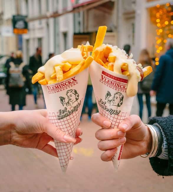 Amsterdam: Guided Cultural Food Tour in German or English - The canal belt is the visual heart of the walk