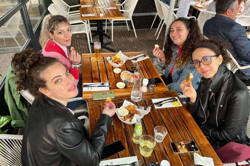 Amsterdam: Guided Food Tour with Tastings - The weekday bicycle option