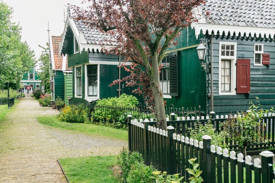 Amsterdam: Guided Zaanse Schans, Windmills & Cheese Tour - The first look at Zaanse Schans