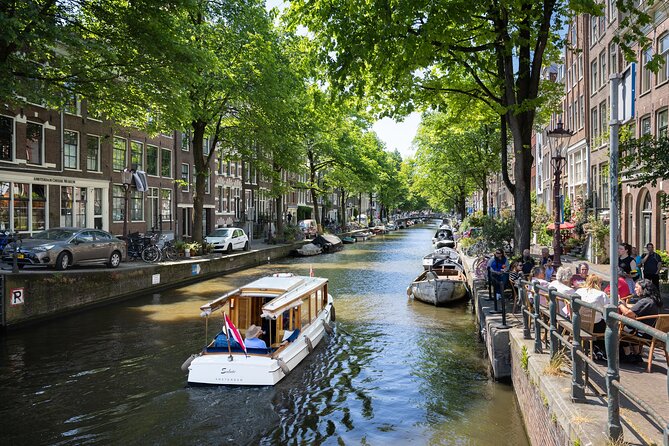 Amsterdam High-End Dutch Food & History Tour - Up to 8 guests - The Sunday and Monday route has its own character