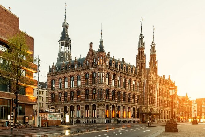 Amsterdam Highlights Walking Tour - Begijnhof ends the walk in a quiet courtyard