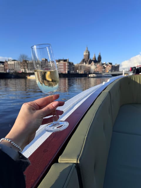 Amsterdam: Historic Boat Cruise with open bar and nibbles - Boarding Sophie beside Singel Canal