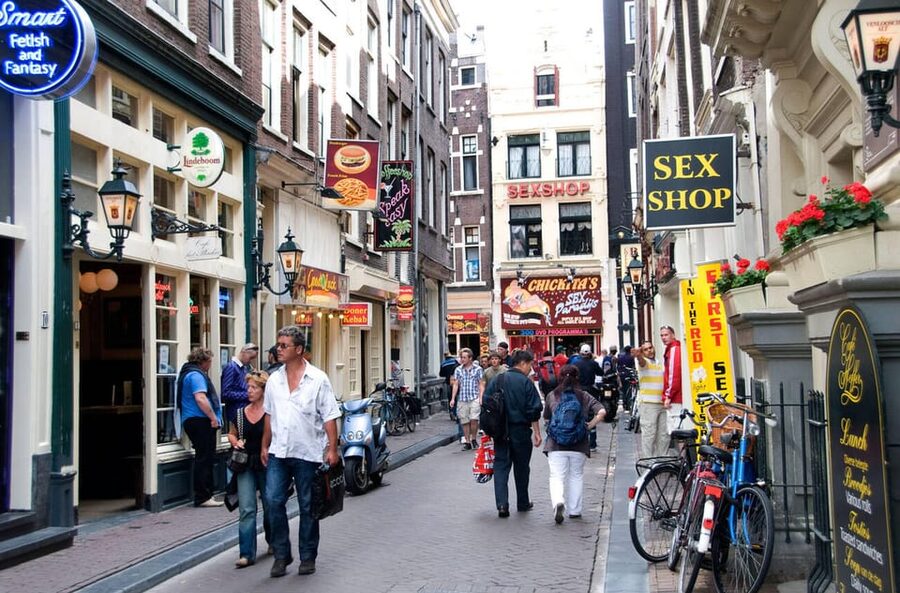 Amsterdam: Introduction walking tour - Starting in the Old Town