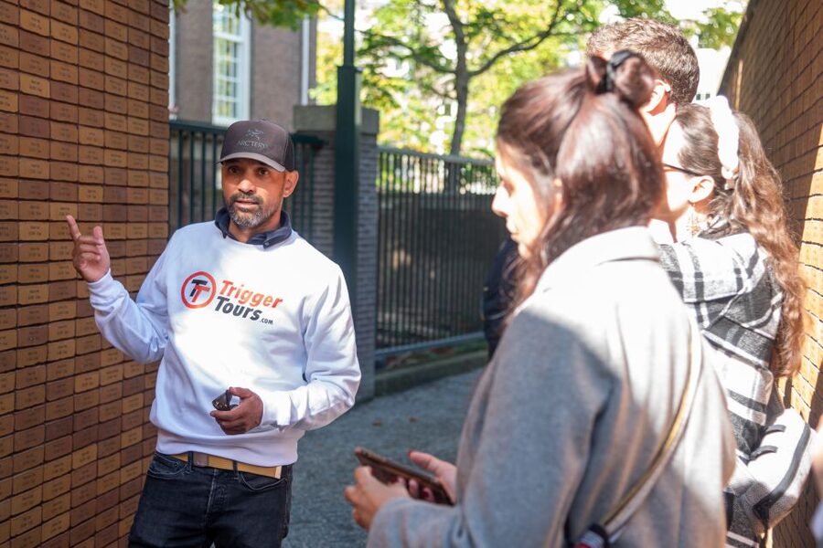 Amsterdam: Jewish Quarter and History Guided Tour - Anne Frank House and the final connection