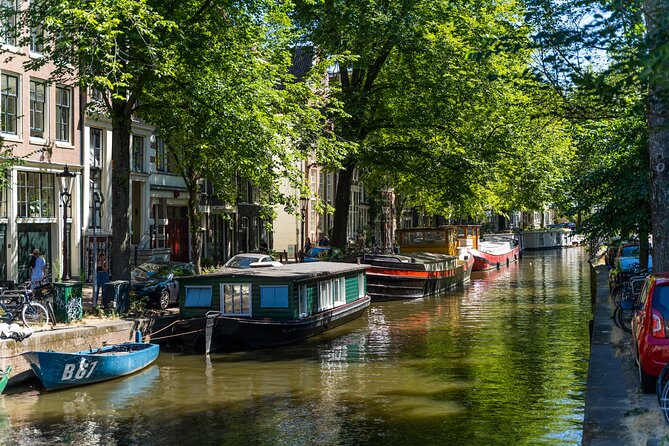 Amsterdam Jewish Quarter Private Tour - Gardens, canals, and a pause between difficult stories