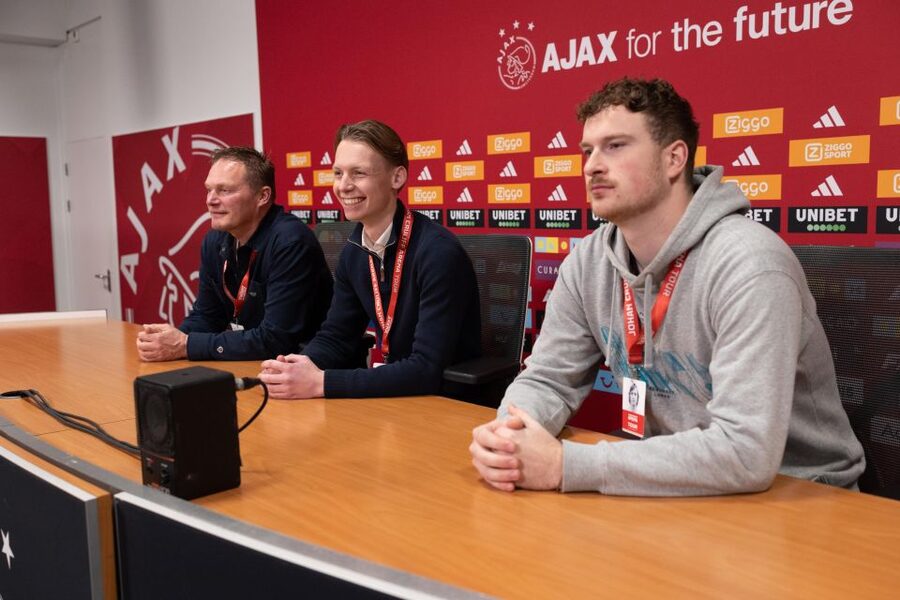 Amsterdam: Johan Cruijff ArenA Tour with Optional Guide - Choosing between audio and live guidance