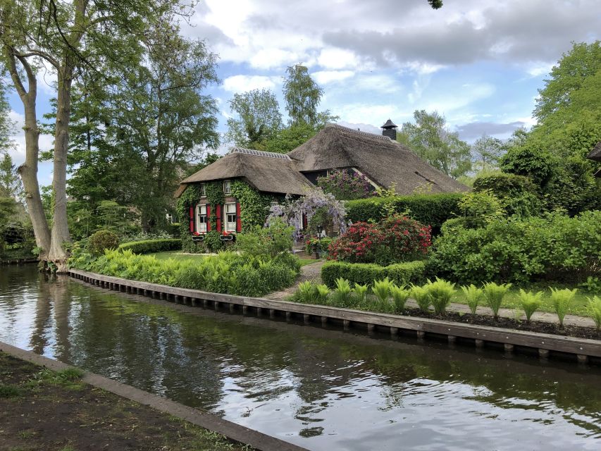 Amsterdam: Keukenhof Tulip Garden and Giethoorn Experience - The long transfer to Giethoorn