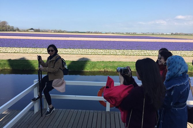 Amsterdam: Keukenhof Tulip Gardens and Giethoorn with Boat Tour - What the $179.82 price includes