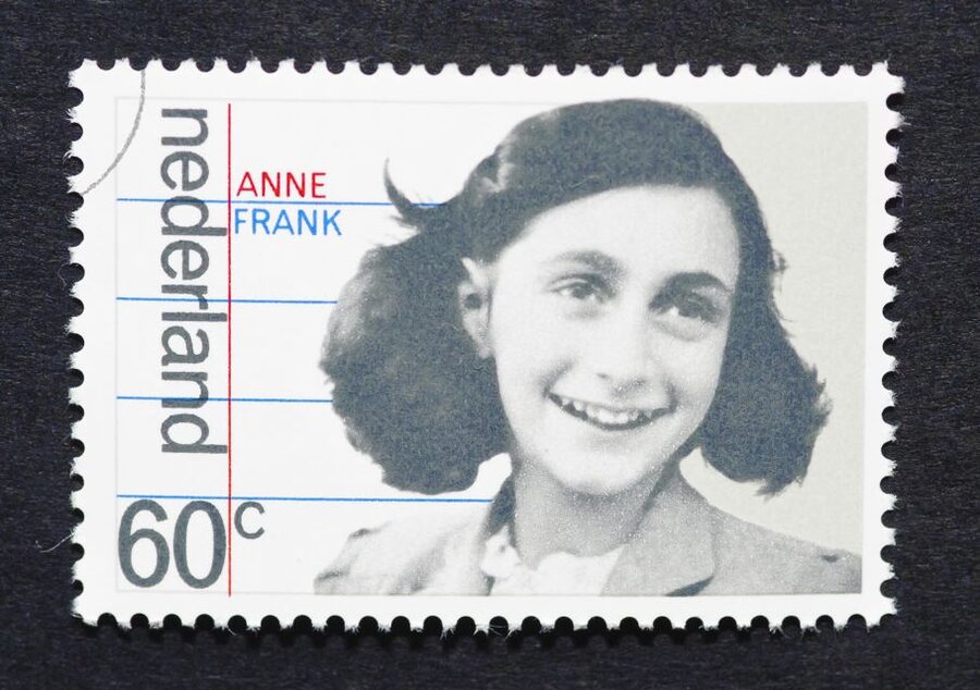 Amsterdam: Life of Anne Frank and World War II Walking Tour - The Dutch Resistance and secret hiding places