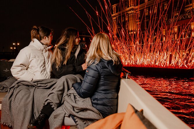 Amsterdam Light Festival: Canal Cruise + Bite & Unlimited Drinks - Practical timing and cancellation advice