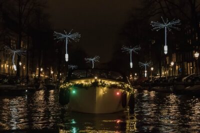 Amsterdam Light Festival: Canal Cruise + Snack & Unlimited Drinks
