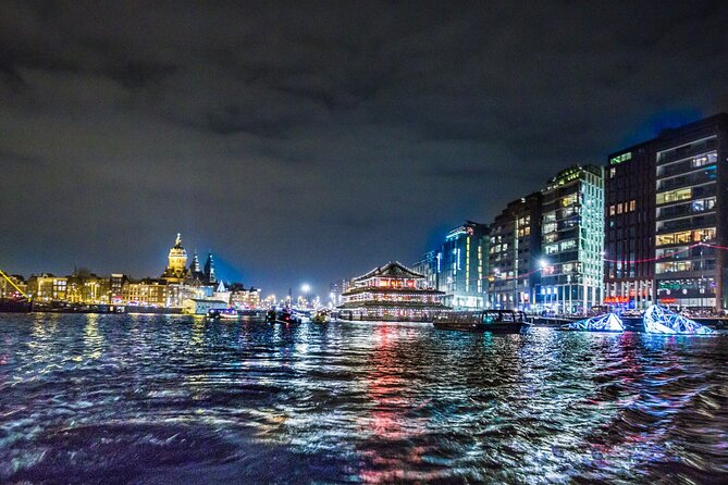Amsterdam Light Festival: Canal Cruise + Snack & Unlimited Drinks - The guide matters more than you might expect