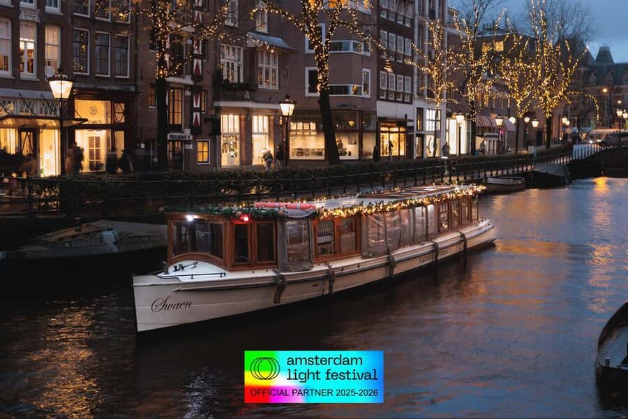 Amsterdam: Light Festival Heated Cruise with Drinks Option - The guide adds meaning to the lights