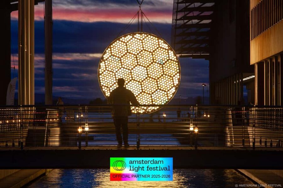 Amsterdam: Light Festival Heated Cruise with Drinks Option - Choosing between the basic cruise and the drinks option