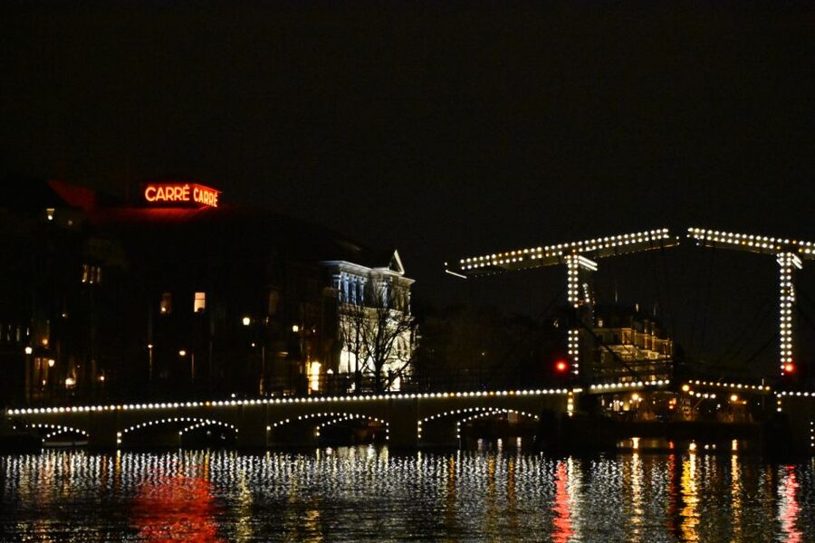 Amsterdam: Light Festival Heated Cruise with Drinks & Snacks - Haarlemmersluis and the return to Central Station
