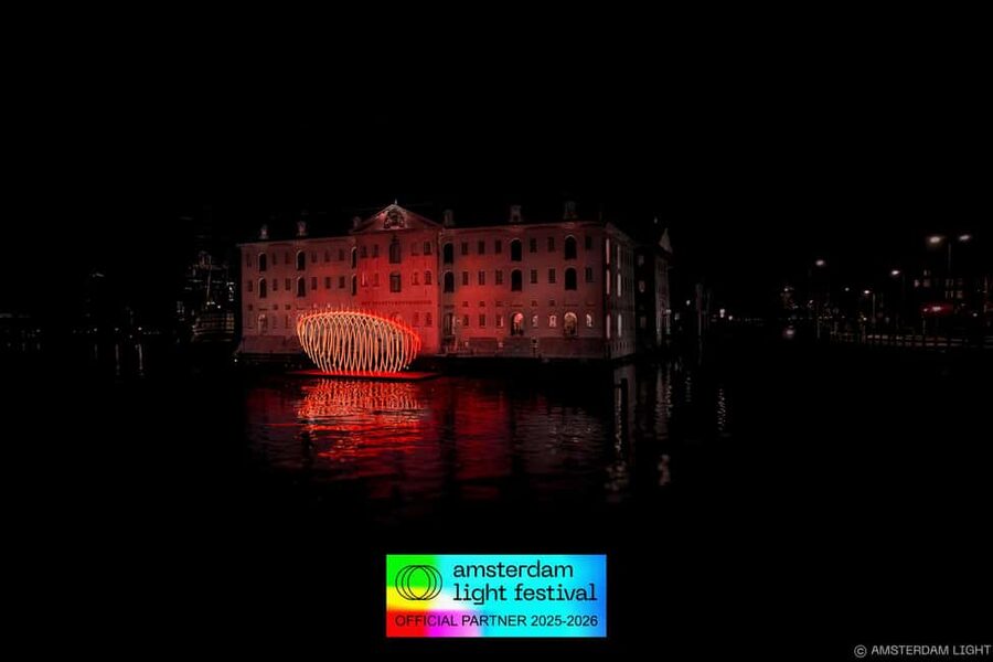 Amsterdam: Light Festival Heated Cruise with Drinks & Snacks - Family comfort and accessibility