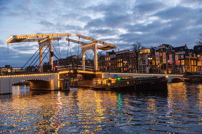 Amsterdam: Light Festival Open Boat - Unl. Drinks Option - Magere Brug, a bridge with stories attached