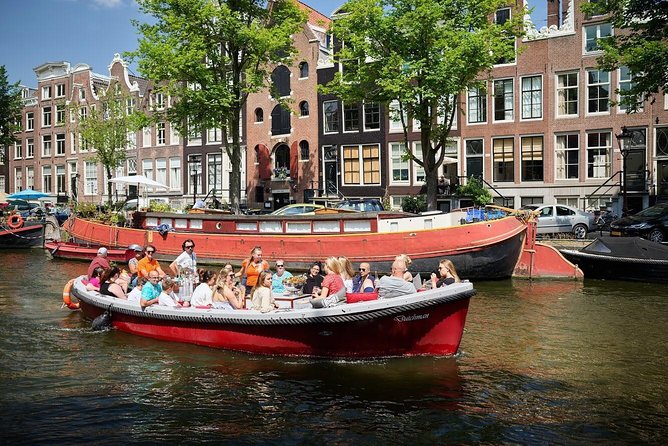 Amsterdam Light Festival: Saloon Boat Cruise + Hot Drinks & Bite - What the 75-minute route feels like