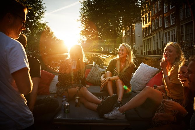 Amsterdam Light Festival: Saloon Boat Cruise + Hot Drinks & Bite - Drinks, snacks, and the real value of the package