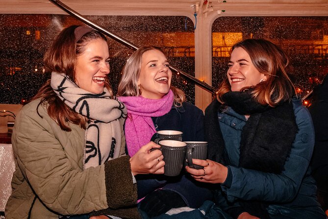 Amsterdam: Light Festival Shared Boat with unlimited drinks - Rain, visibility, and the best time to go