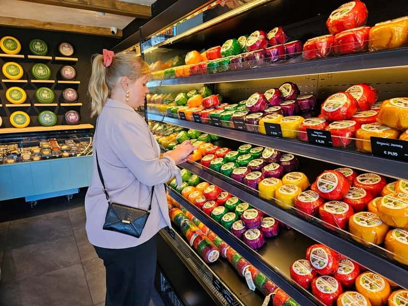 Amsterdam: Live GuideD Giethoorn Boat Tour & Cheese Platter - What the $76 price includes