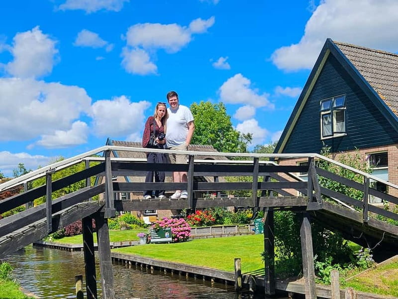 Amsterdam: Live GuideD Giethoorn Boat Tour & Cheese Platter - Weather, clothing, and daily comfort