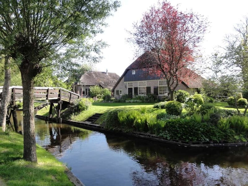Amsterdam: Live GuideD Giethoorn Boat Tour & Cheese Platter - Booking flexibility and practical planning