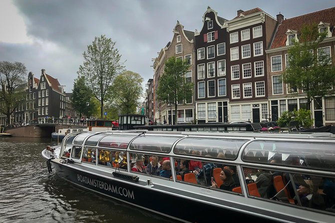 Amsterdam Live Guided Sightseeing Canal Cruise - Small museums and unusual canal houses