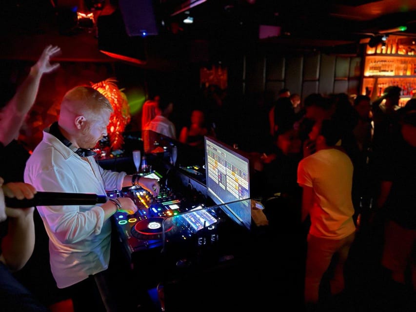 Amsterdam: Ludwig's Red Light Pub Crawl with VIP Club Entry - Should you book Ludwig’s Red Light Pub Crawl?