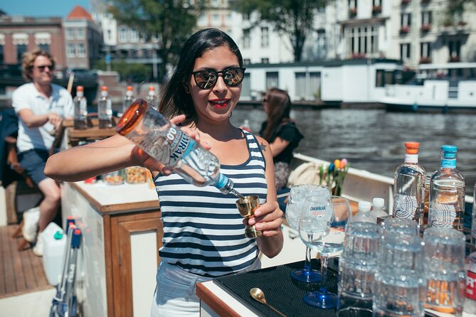 Amsterdam: Luxury Boat Cruise Unlimited Cocktails, Beers & Wines - Stories from the captain and bar crew