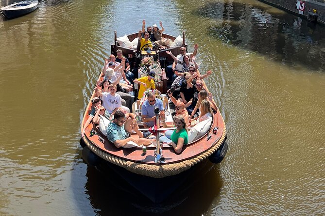 Amsterdam Luxury Boutique Boat tour with Unlimited Beer and Wine - Guide quality can make or break the ride