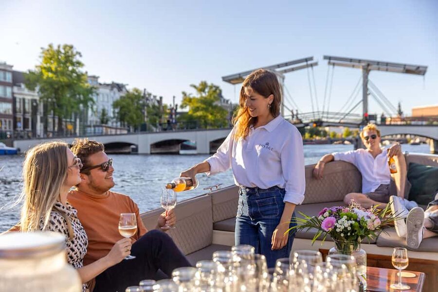 Amsterdam: Luxury Canal Cruise with Optional Snacks & Drinks - Key points to know before booking
