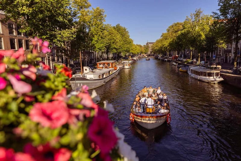 Amsterdam: Luxury Canal Cruise with Optional Snacks & Drinks - Why a canal cruise is a smart first look at Amsterdam