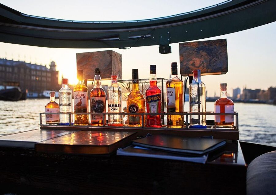Amsterdam: Luxury Cruise Unlimited Cocktails & Snacks Option - How crowded might the boat feel?