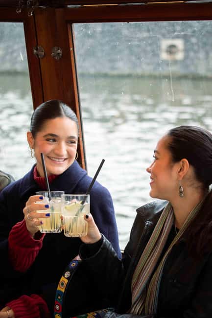 Amsterdam: Luxury Cruise Unlimited Cocktails & Snacks Option - Who will enjoy this most?