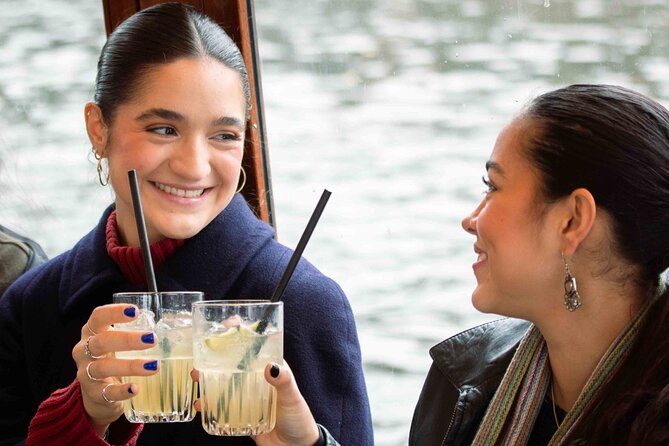 Amsterdam: Luxury Saloon Boat Cruise with Cocktails & Waffle - The crew makes a real difference