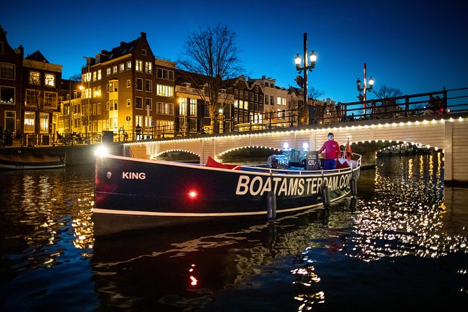 Amsterdam Open Boat Cruise in Old City Center with Live Guide - The practical caution about meeting the boat