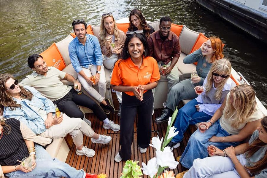 Amsterdam: Open Boat Cruise option Unlimited Drinks & Bite - Timing, traffic, and the one-hour format
