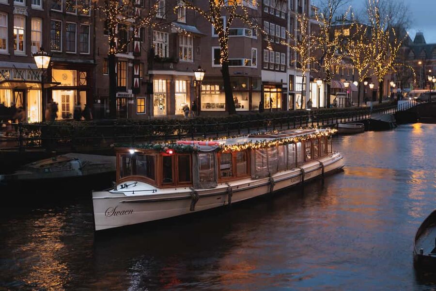 Amsterdam: Open Boat Cruise option Unlimited Drinks & Bite - Setting off through the historic canal belt