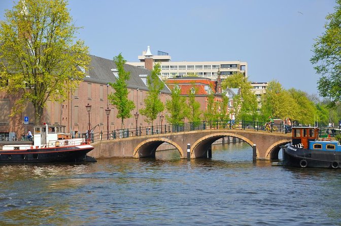 Amsterdam Open Boat Cruise with Live Guide and Two Drinks - Why Amsterdam makes sense from the water