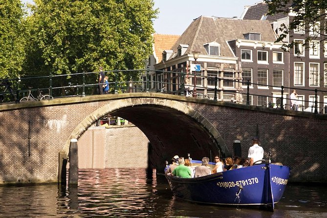Amsterdam Open Boat Sightseeing Canal Cruise - Commentary, language, and group size