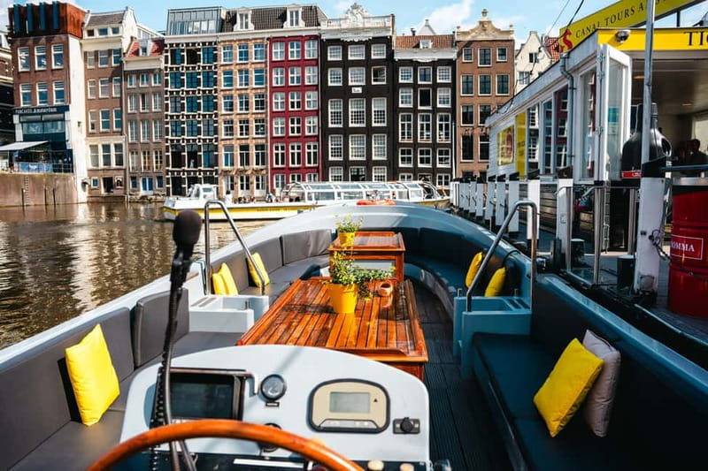 Amsterdam: Open Boat Tour of Canals with Expert Local Guide - Magere Brug and the classic Amsterdam finish