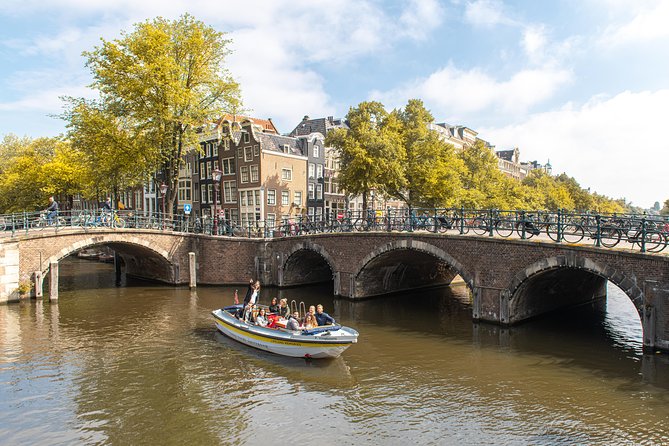 Amsterdam Open Boat Tour with Local Guide - Why an open boat works so well in Amsterdam