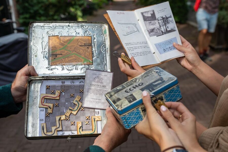 Amsterdam: "Operation 45 " Treasure Hunt Walking Tour - Why the physical kit matters