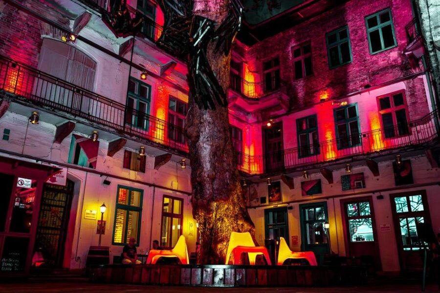 Amsterdam: Original Pub Crawl Party with VIP Entrance - Key points to know before booking