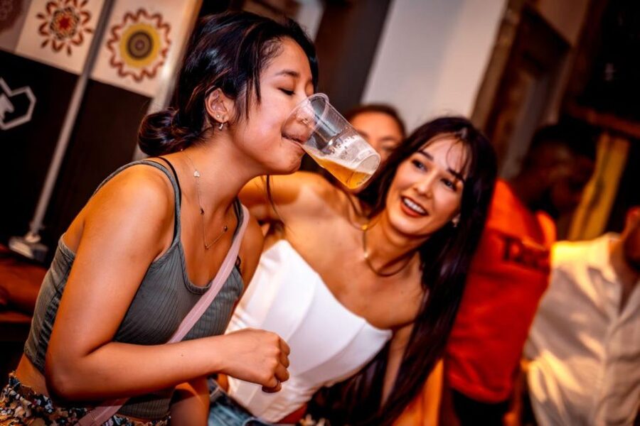Amsterdam: Original Pub Crawl Party with VIP Entrance - Leidseplein and the late club finish