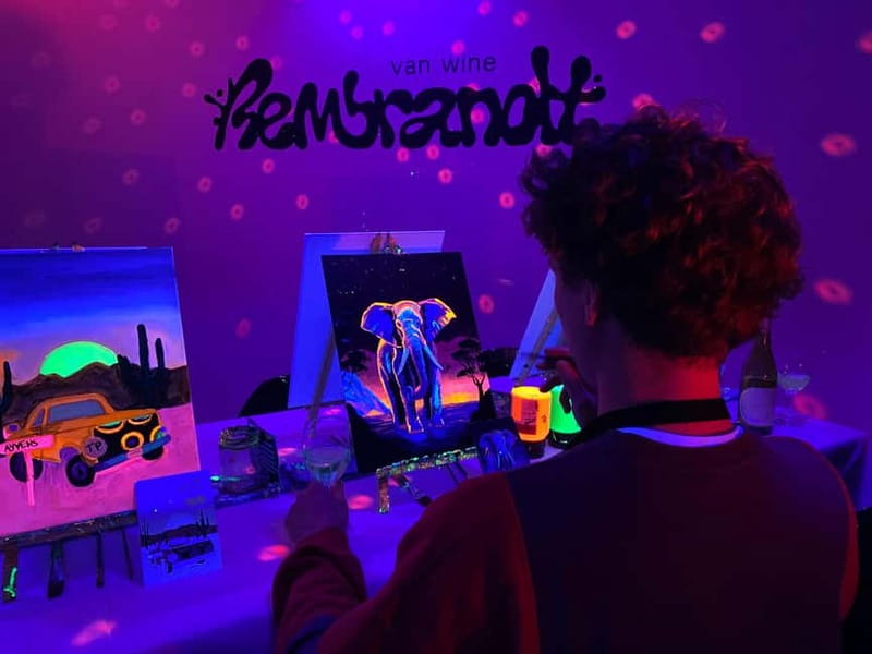 Amsterdam: Paint and Sip in the Dark at Rembrandt van Wine - A different kind of Amsterdam night out